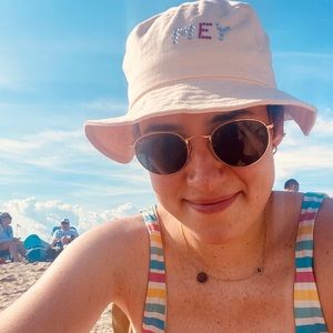 Meet your Posher, Meya